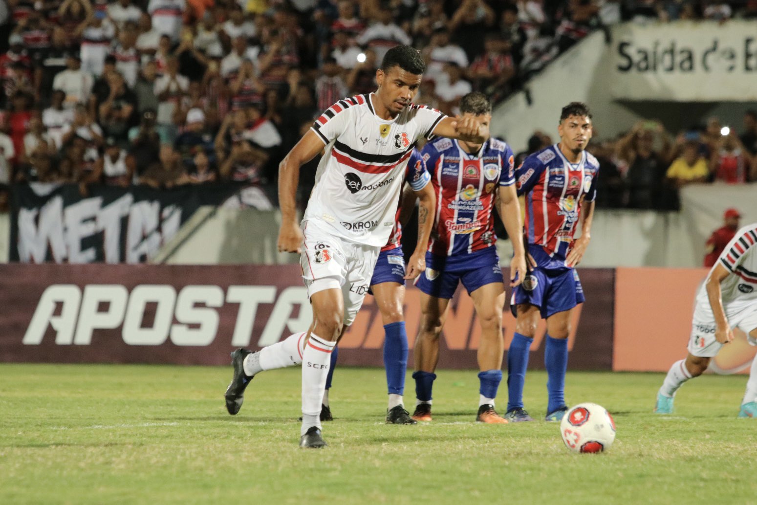 Após empate, Ranielle cobra atacantes do Santa Cruz: melhorar na